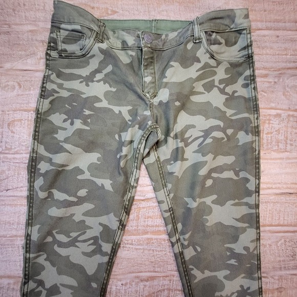 Flip Side Juniors 11 Reversible Skinny Jeans Green/ Woodland Camo Stretch - Picture 2 of 13
